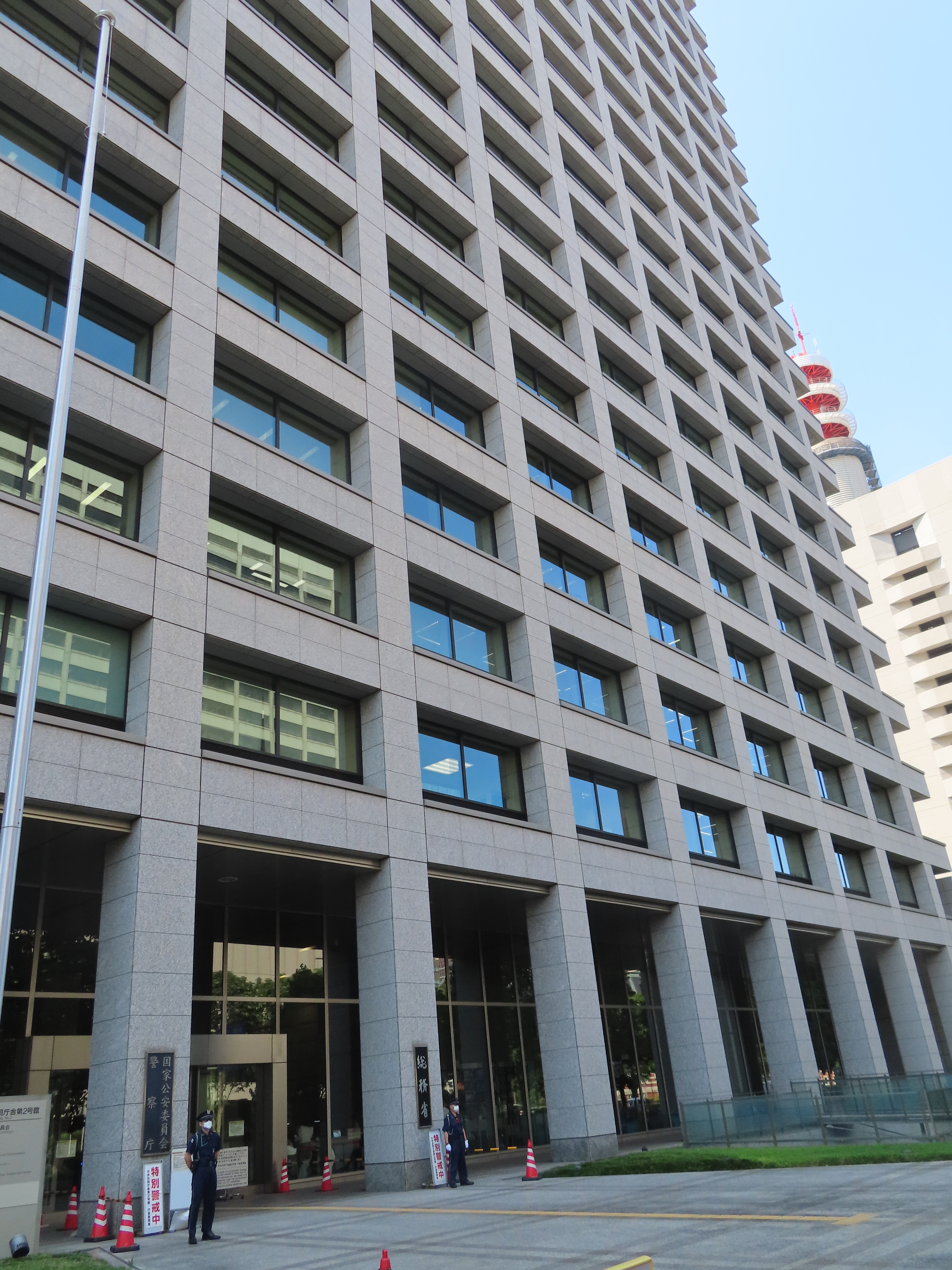 28年の通常国会で改正案を提出へ（総務省が入居する中央合同庁舎２号館 ）